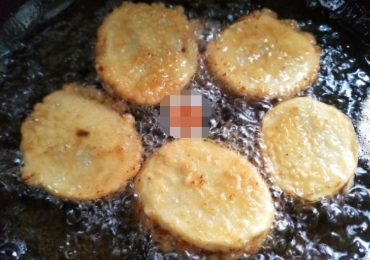 这才是土豆最好吃的做法,教你一招,外酥里嫩,又香又脆又好吃!