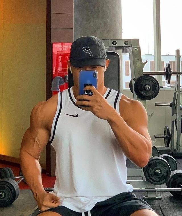 强壮|最帅肌肉和尚,还拥有一身强壮的肌肉,让人羡慕不已!