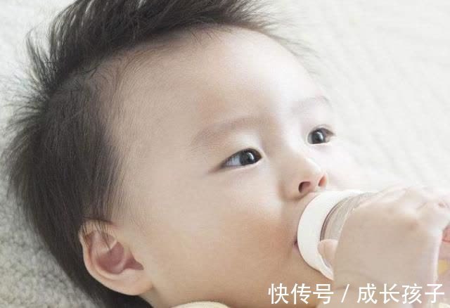 妈妈们|这4种情况,说明宝宝缺水,赶紧补水!附让宝宝爱上喝水的4个妙招