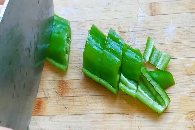 豆腐最美味的吃法,外酥里嫩吸满汤汁,是一道不错的下饭菜