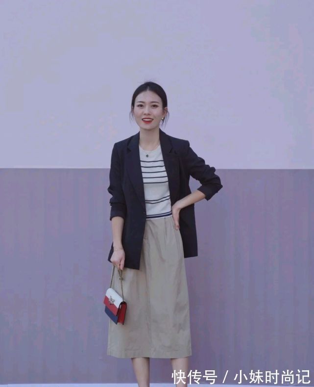 波点|成熟女人的早秋穿搭如何搭配?可以选择简约款,呈现出优雅大方