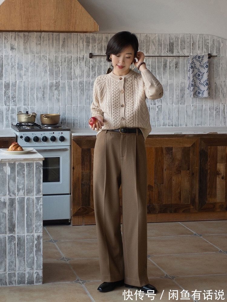 搭配|40+女人穿得越艳越俗气,多穿“中性色”才更高级,优雅又体面