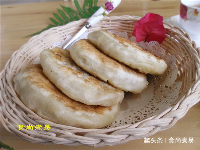 此款馅饼超简单,不用酵母,不用烫面,香软有嚼劲,百吃不腻