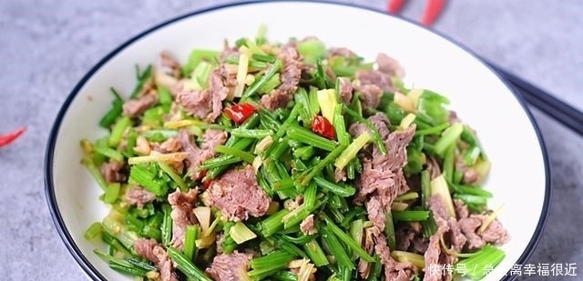 炒牛肉,先用“它”泡一泡,随你怎么炒都不老,很多人还不知道!