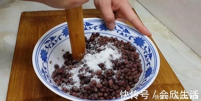 以后面粉就这样做，加3个鸡蛋，不用烤不用蒸，比蛋糕都香甜好吃
