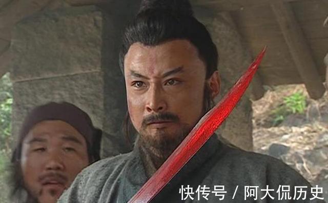 宋江$林冲一见关胜就出战,为何卢俊义单挑八位好汉时,他却无动于衷?