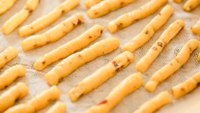 娃最爱的薯条馒头，不蘸蕃茄酱直接吃，也是满满的松软香甜