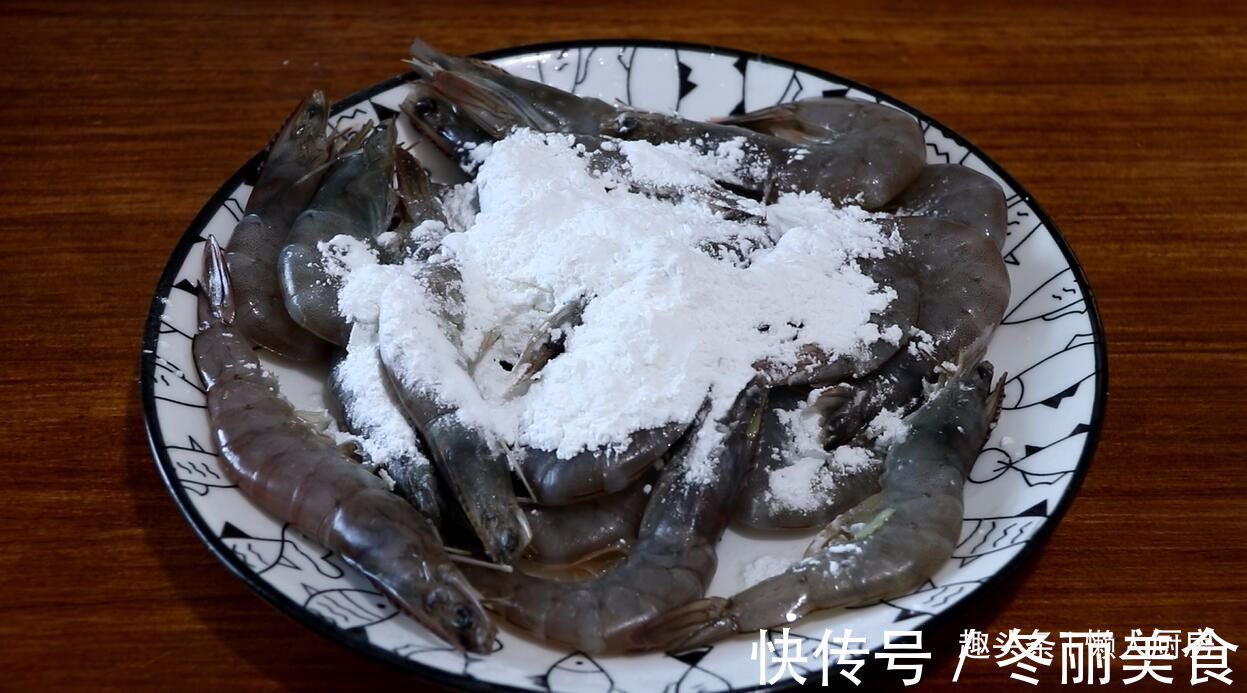 教你大虾超有食欲的做法,外皮酥脆,肉质细嫩,来一盘解馋