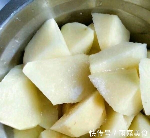 这菜一年四季都便宜,我家一买就8斤,维C是苹果10倍,全家爱吃