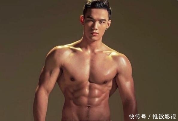 男模|26岁的男模坚持健身,练出完美肌肉线条,这几个健身动作或可尝试