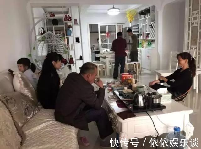 电视|搬家一个月,忍不住晒晒!全屋太漂亮了,电视墙贴瓷砖最明智!