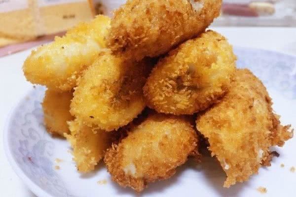 香蕉和鸡蛋搭配，教你做简单的香蕉糕，外脆里香，孩子们喜欢吃