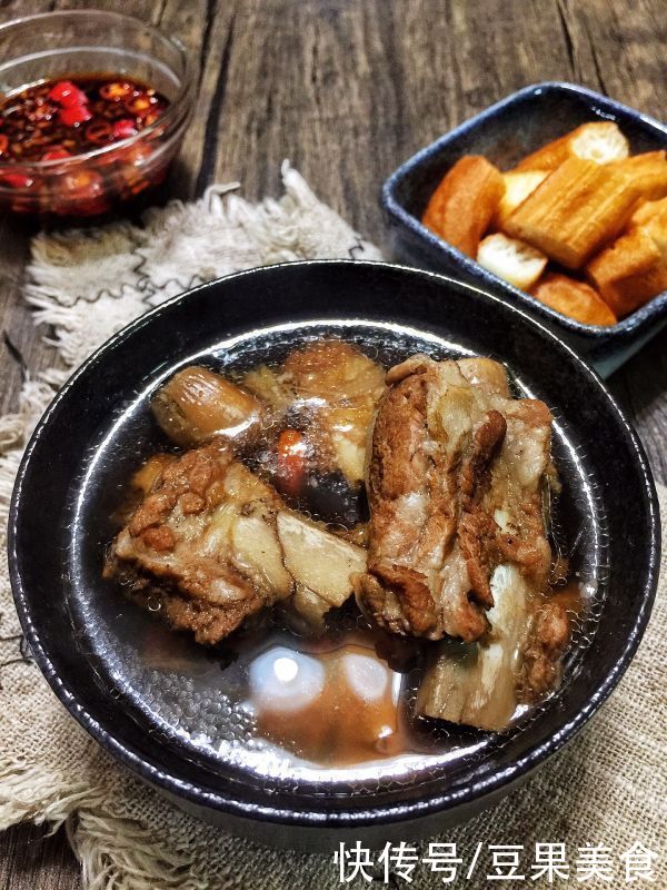 冬天吃新加坡肉骨茶 暖身又暖心 快资讯