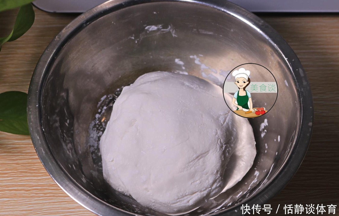 包子|此美味,我隔三差五做一次,两手一卷比包子香,每次蒸2锅不够吃