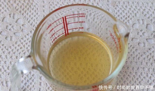 这蛋糕用酸奶和牛奶就能做,免蒸烤,入口即化,好吃不上火