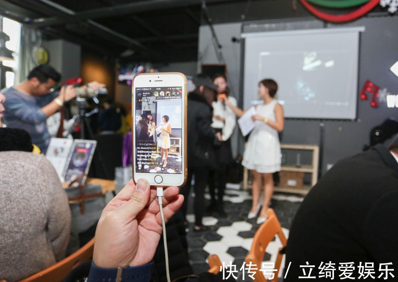 好奇心|开直播赚钱是不是这个时代最好的赚钱方式，凭什么可以火的这么快