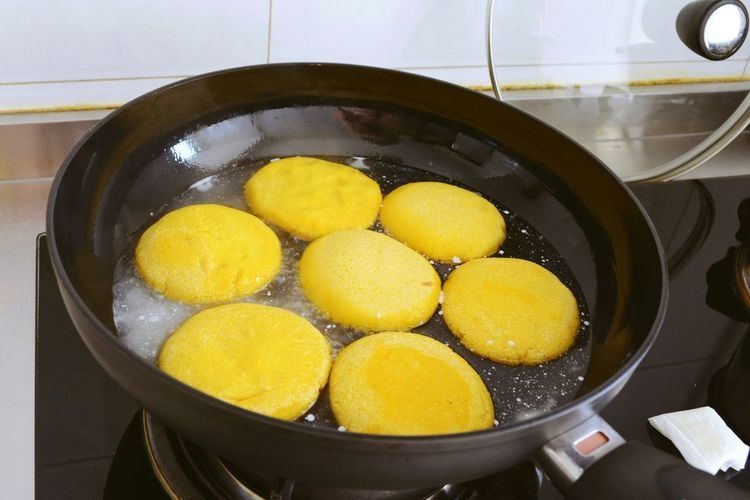 自制玉米饼，多吃粗粮对身体好，做法简单，香甜可口