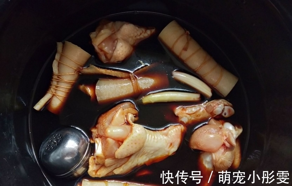 猪皮|它价格比猪肉低,10块钱做一盆切切就上桌,看到最后:果然是简单