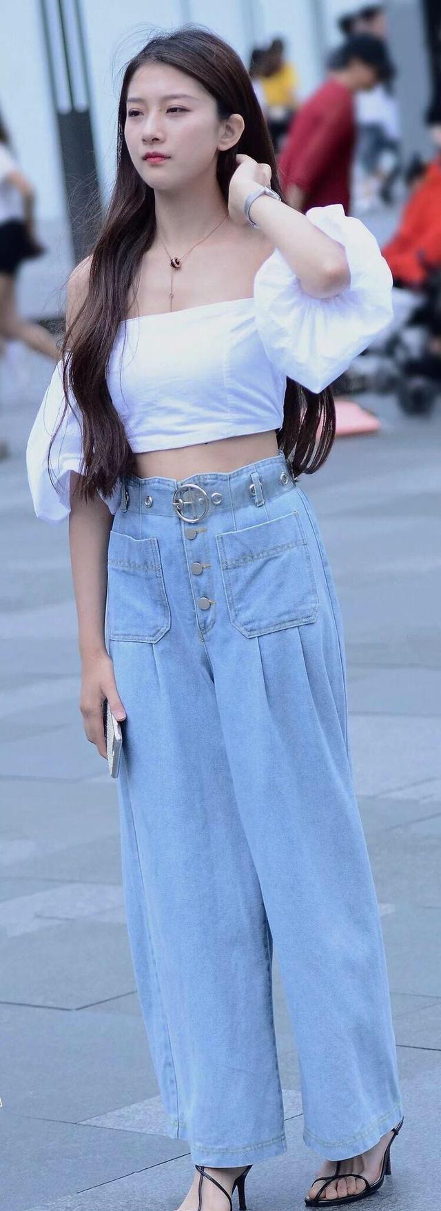 白色灯笼袖上衣搭配高腰直筒裤, 时尚百搭, 甜美