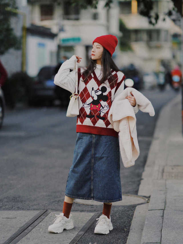 穿搭|开始降温了,毛衣马甲搭配高领打底衫和半身裙,保暖又好看!