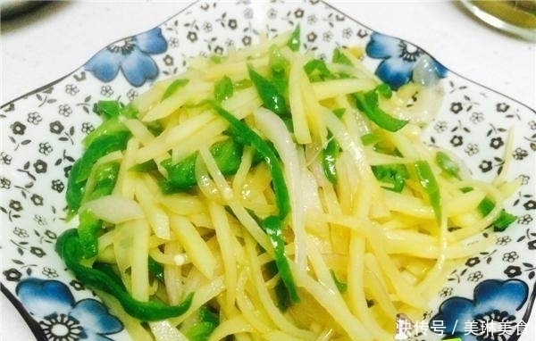 青椒土豆丝|“多加1味”配料，让简单的青椒土豆丝好吃翻倍！不试不知道呢