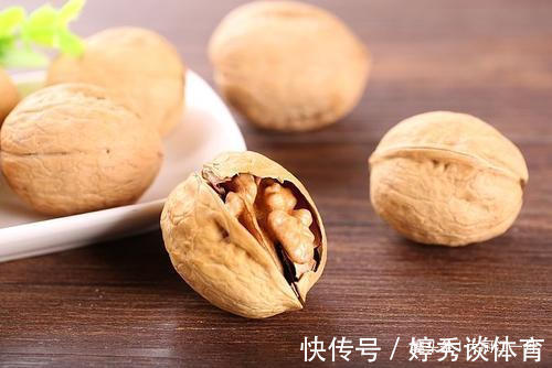 江一舟|买核桃就要挑“母”的,果肉厚不发苦,学会这3个招,一挑一个准