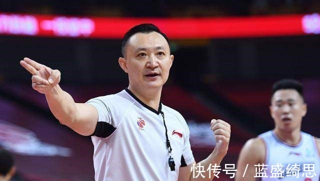 翟晓川|裁判闫军再现争议！林书豪变成“林妹妹”，翟晓川出头不含糊！