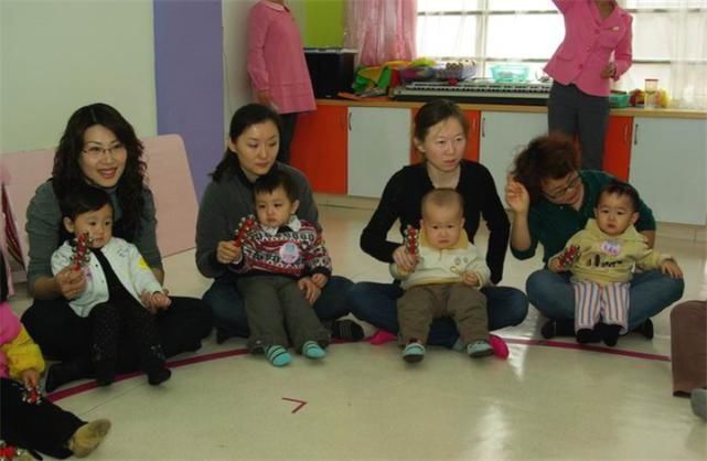 现实|3年前,坚称“宁穷三年,也要自己带娃”的宝妈,如今被现实打脸