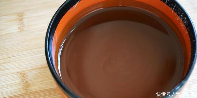 西兰花我家从不炒着吃,配上2两虾,咸鲜可口,每次米饭不够吃