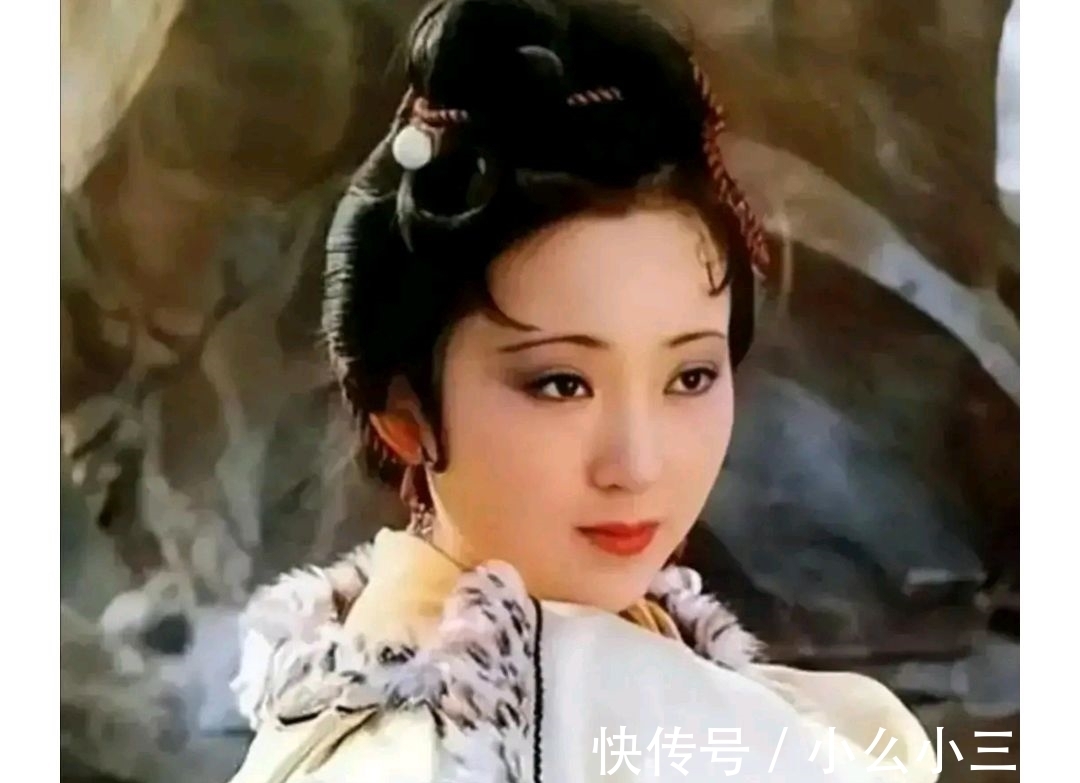 滴翠亭!反转黛玉和宝钗的情节,才能看清宝钗无端受赞美,黛玉无端受指责