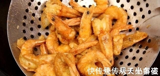 虾皮虾|炸大虾,有人用面粉有人直接炸?都不对!教你正确做法,酥脆解馋