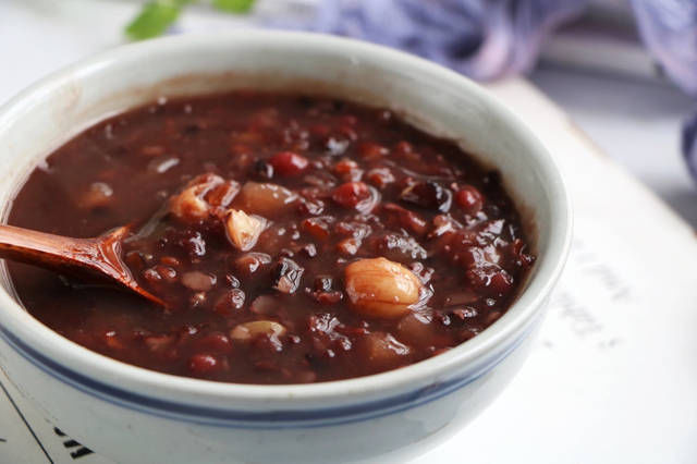 隔三差五|冬天,早餐就馋这粥,隔三差五喝一碗,润肺滋补五脏,女人喝最好