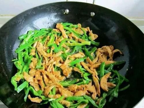 老太|女性不想老太快,要常吃此菜,皱纹少了,皮肤细腻了,视力明亮了