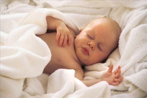 发育|宝宝几个月能翻身、会爬、走路、说话 赶紧对照下!