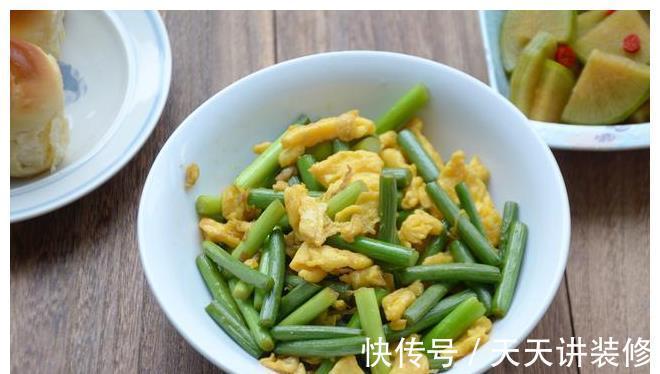 腌萝卜片|晒晒小县城一家三口的早餐,不精致却用心,孩子喜欢,个子蹭蹭长