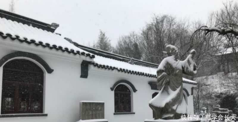 山水空流山|王安石游玩钟山写下一首诗，每一句里有2个山字，表现手法很高明