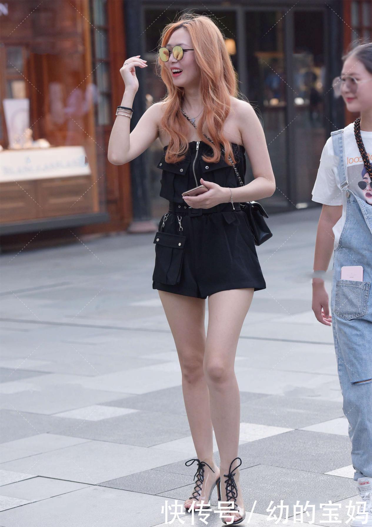 一字肩上衣也可以穿出职场范儿，黑色一字肩套装穿上显职场风格