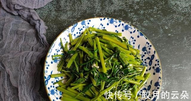 水淀粉|炒空心菜时，不要直接下锅炒，记住这个小技巧，空心菜翠绿可口！