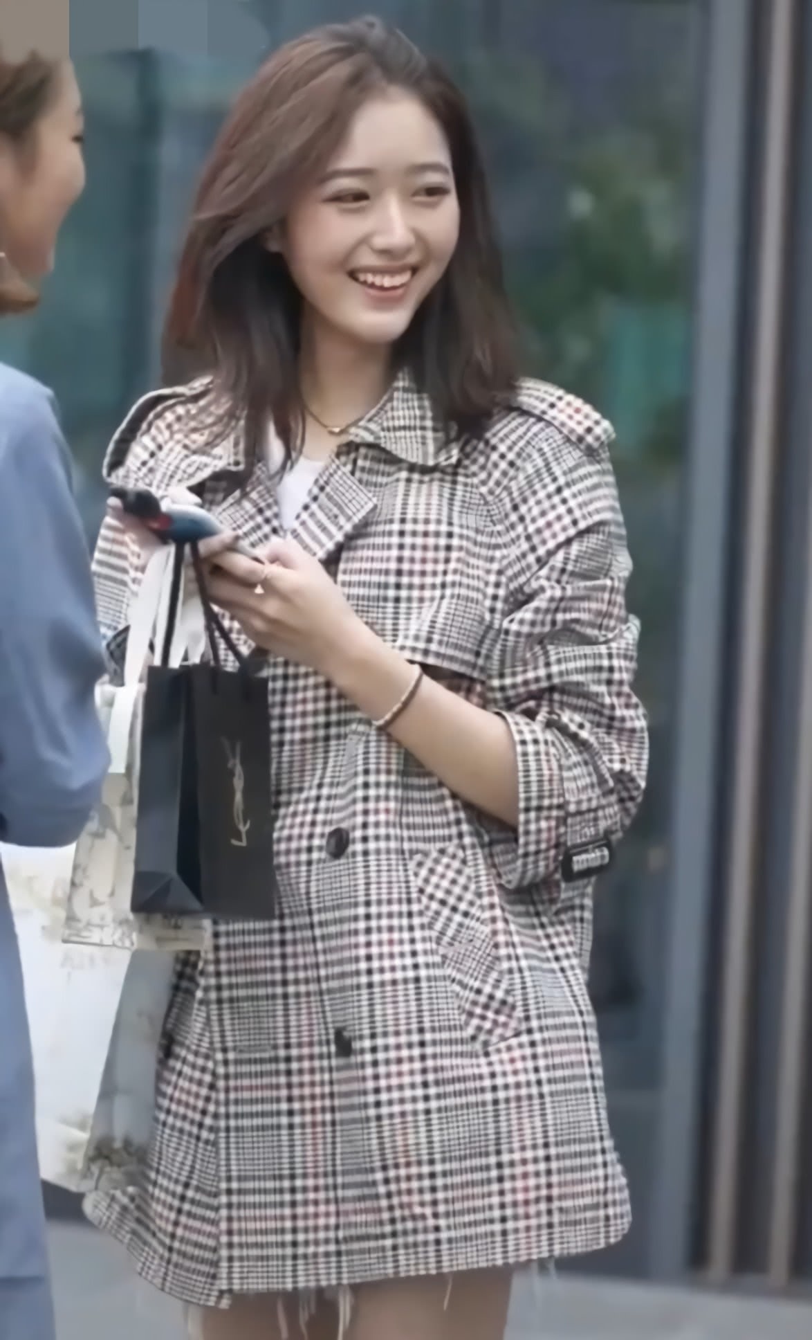 裤子 西装被再配牛仔裤了,学小姐姐穿多了几根毛的裤子,时髦还显高!