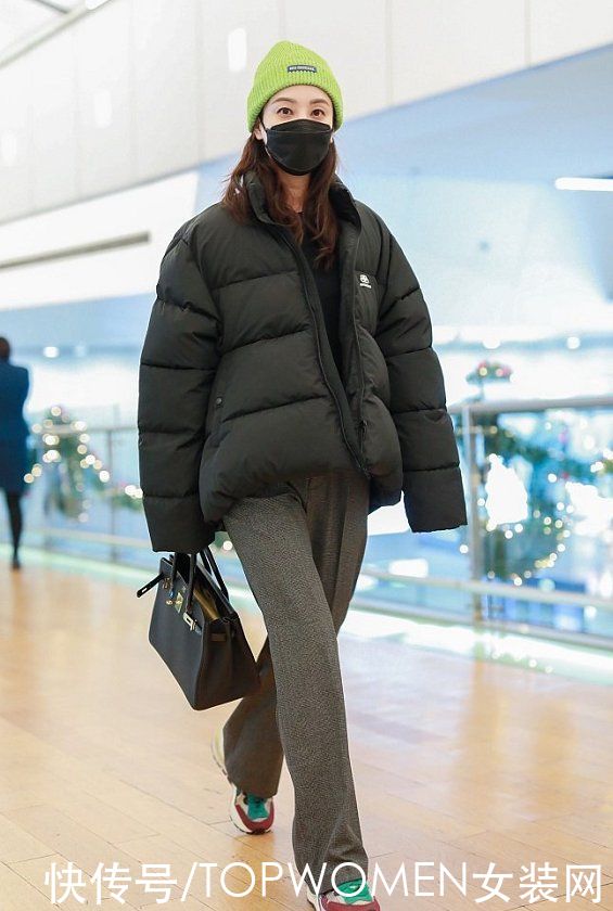 时下潮流搭配避免臃肿穿法，借鉴起来时髦又实用，女友风赢面很大