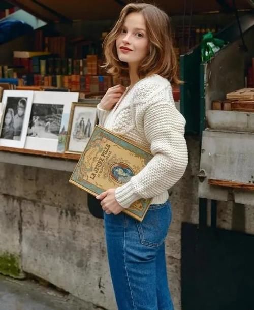 秋冬，如何把“基础色”毛衣穿出时髦？跟博主这样穿，高级又气质