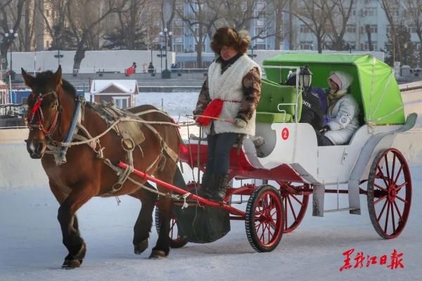 首日入园4.5万人次！这个冰雪乐园再次开启，游客玩嗨了