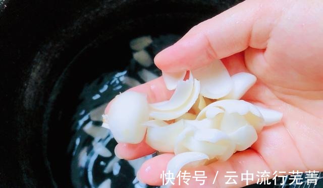 银耳|入秋后,把这4样一起煮,坚持每周煮2回,整个秋季都舒适!