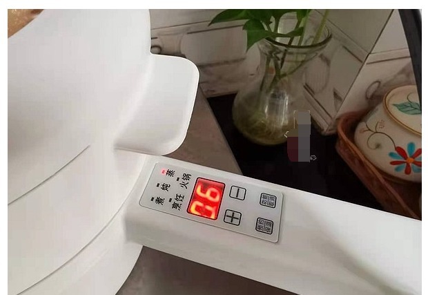立秋后常做这道菜,食材加粉腌制,同玉米蒸熟上桌,鲜美不上火