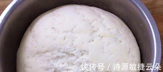 发面时，最忌直接加酵母！再加这2样，半小时发满盆！香软蓬松！