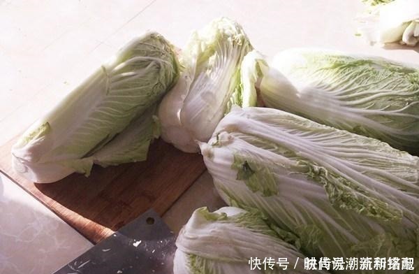  酸菜别再花钱买了，用这方法腌最简单，一周变酸，干净卫生又好吃