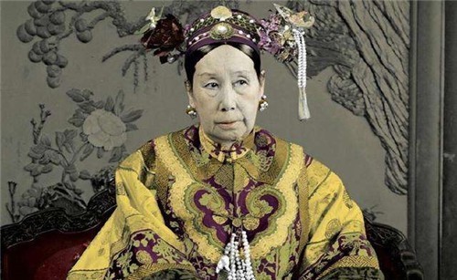 乾隆一生写诗4万首,却比不上慈禧的这一首,最后一句你肯定背过