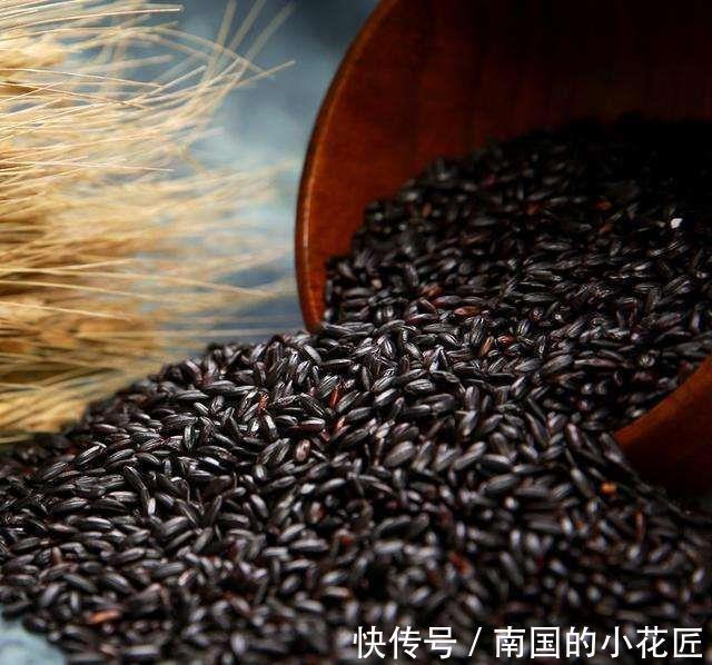 食物|有了白头发最好不要染，夏天多吃此几样食物，让白头发少一点