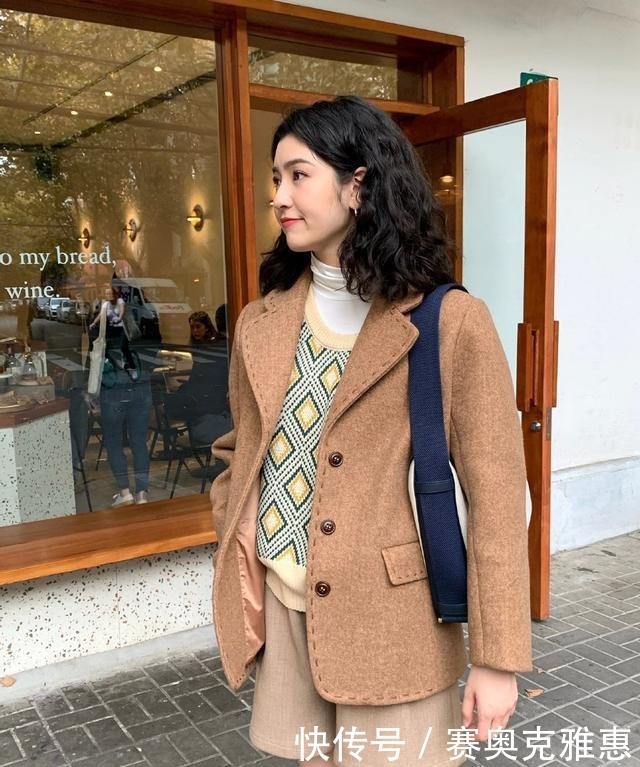 白色衬衫|初冬怎么穿才好看?借鉴时尚博主的“叠穿法则”,时髦保暖显气质