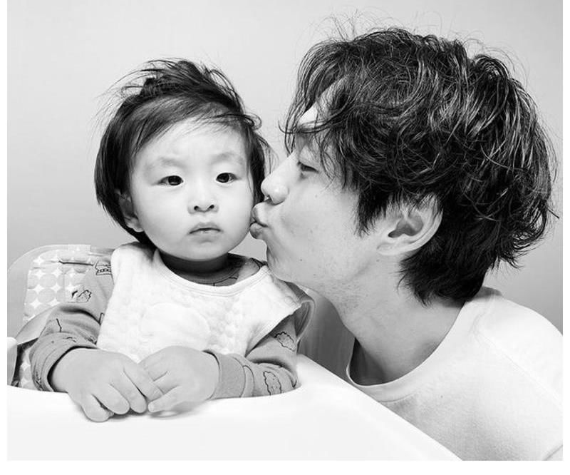 一条龙|斯文外表美妙歌喉，娶老婆带儿子综艺一条龙，这位名校生很随和